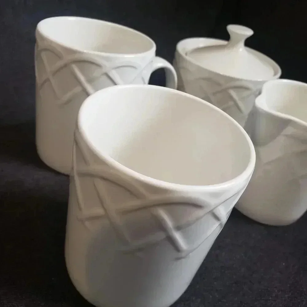 Oneida Picnic Sugar & Creamer & 2‎ Mugs